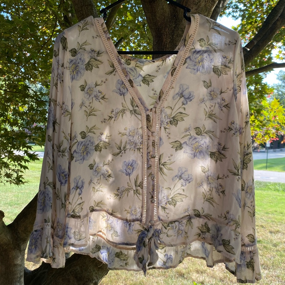American Eagle Outfitters Floral Flare Sleeve Blouse
